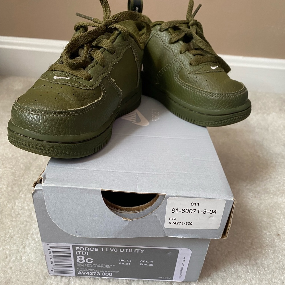 Nike sneaker - toddler Size 8C